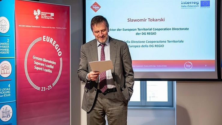 Der Direktor der Direktion Europäische Territoriale Zusammenarbeit der GD Regio, Slawomir Tokarski, kam eigens nach Bozen, um den Erfolg des EuregioFamilyPasses als Vorteilskarte für die gesamte Euregio zu feiern. 